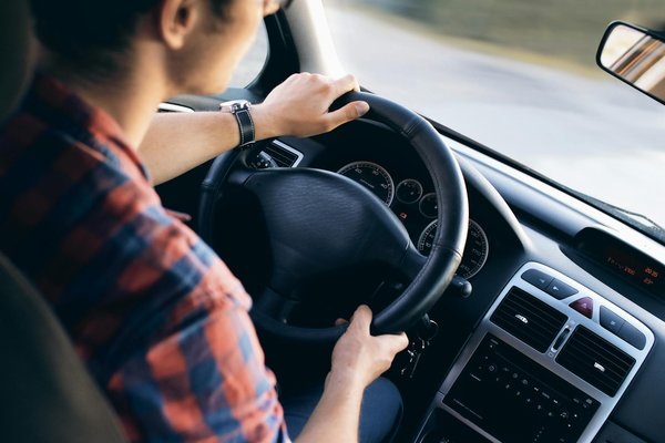 Guide Essentiel pour la Location de Voiture Utilitaire : Conseils et Astuces à Connaître